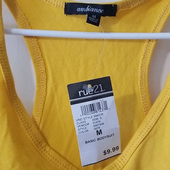 Gold/yellow bodysuit🌻🌻 - Picture 2 of 5